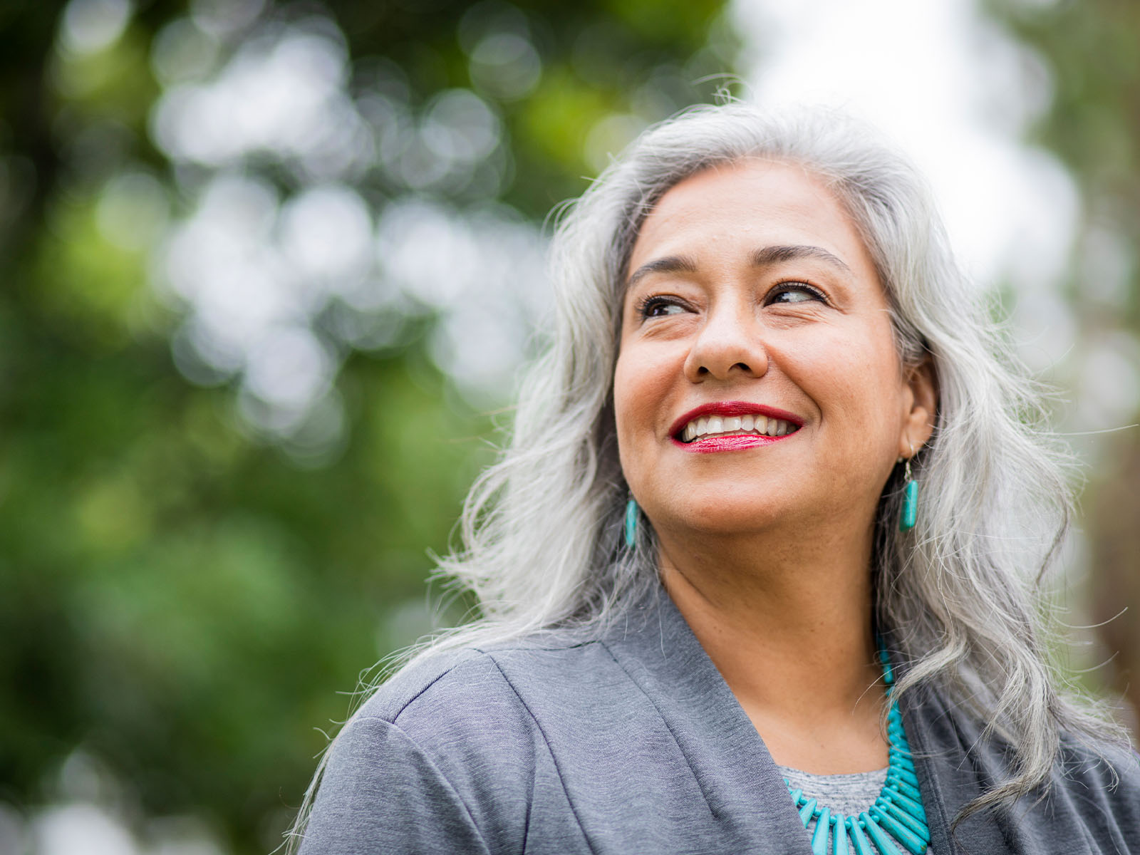  Mujer mayor sonriendo.​​ 